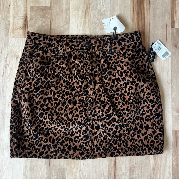 NWT Macy’s Vanilla Star Leopard Print Corduroy Skirt - Picture 4 of 8